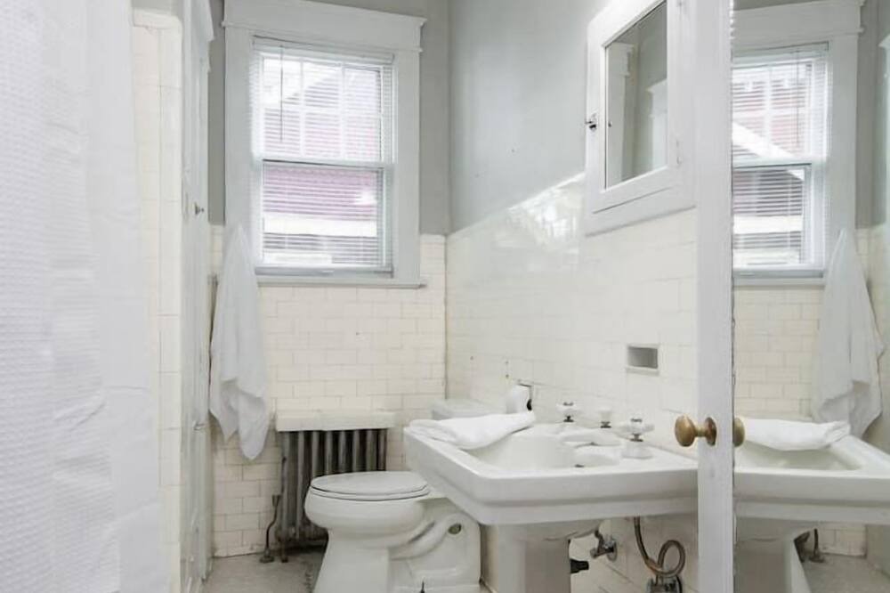 Photo of Bathroom in Hillsboro Village