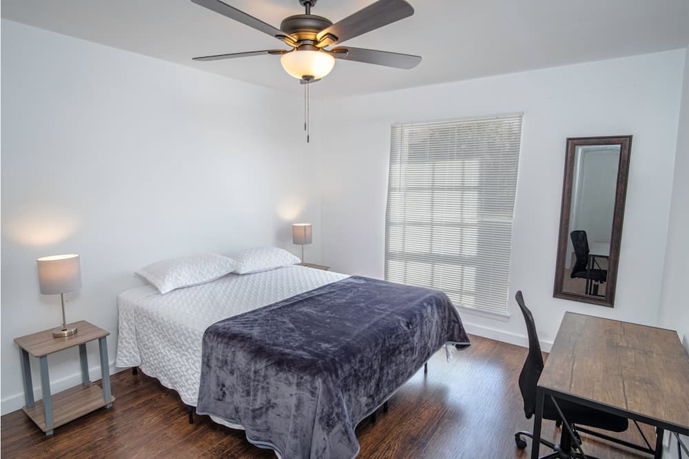 Photo of Bedroom in Midtown