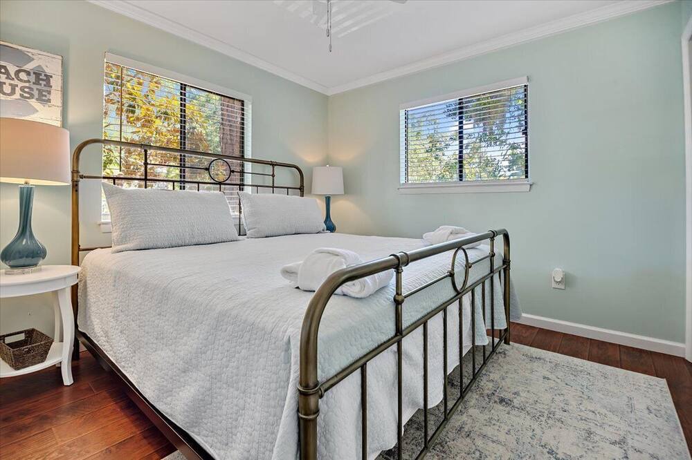 Photo of Bedroom in Folly Field