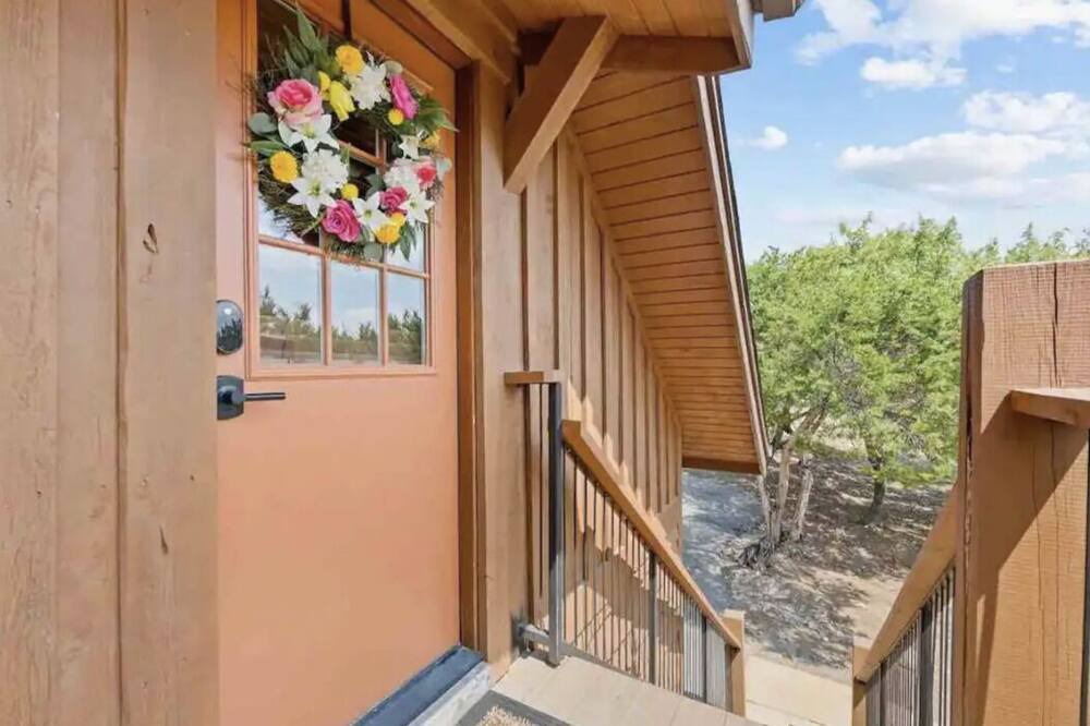 Photo of Patio Balcony in Jonestown