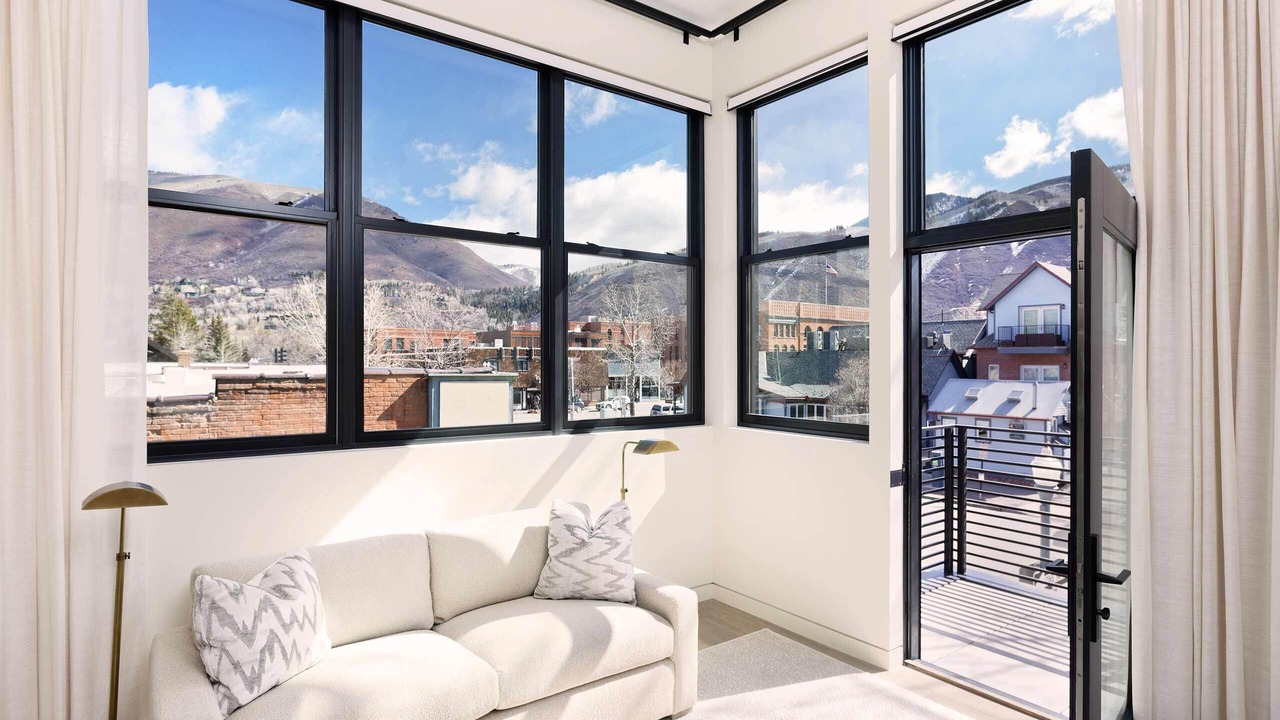 Photo of Livingroom in Downtown