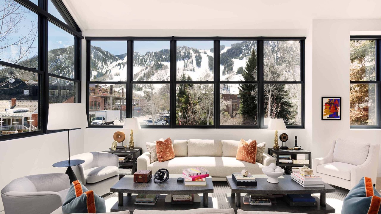 Photo of Livingroom in Downtown