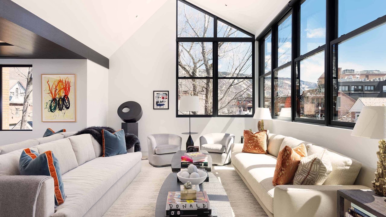 Photo of Livingroom in Downtown