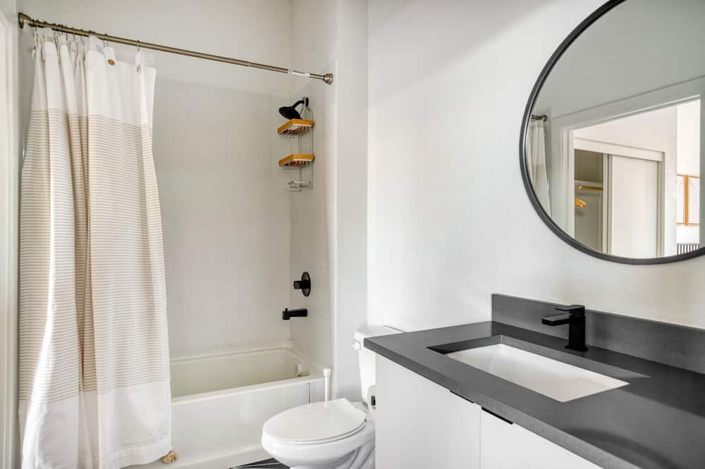 Photo of Bathroom in West Colfax