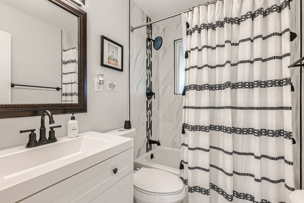 Photo of Bathroom in Lamar Heights Area