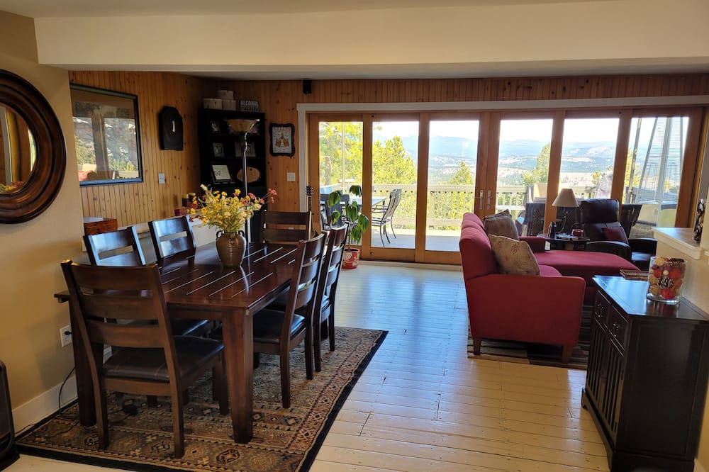 Photo of Livingroom in Coal Creek