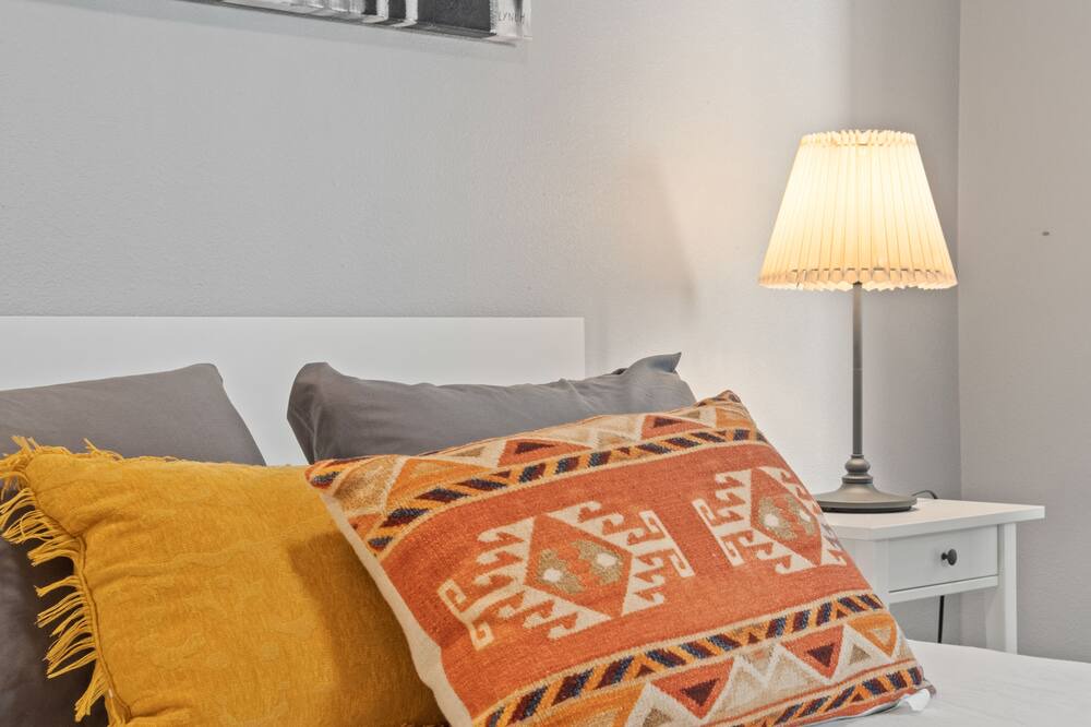 Photo of Bedroom in Lincoln Park