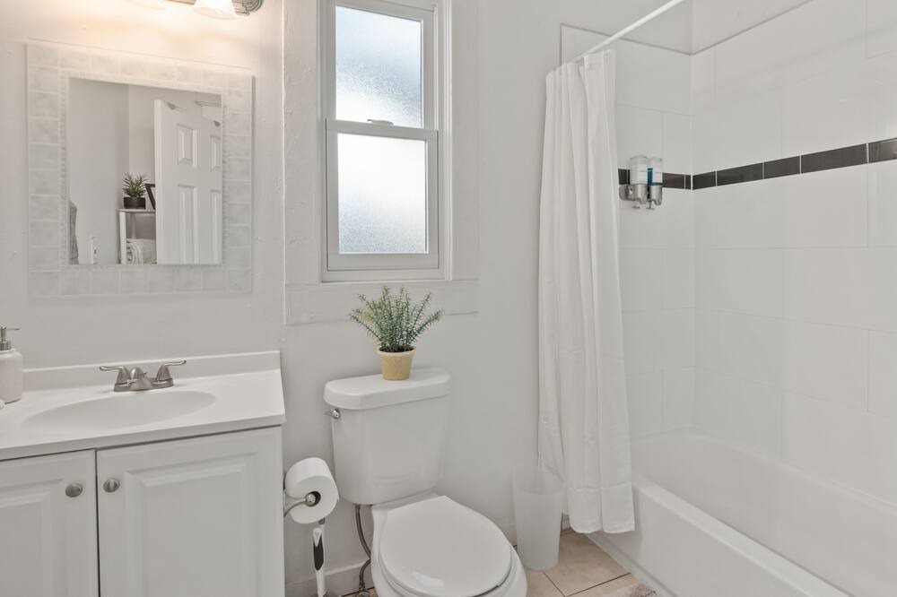 Photo of Bathroom in Lincoln Park