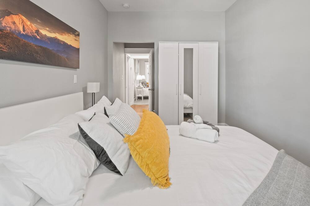 Photo of Bedroom in Lincoln Park