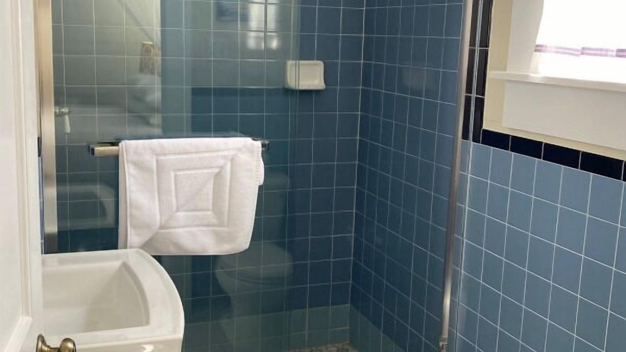Photo of Bathroom in Uptown - Upper Duval