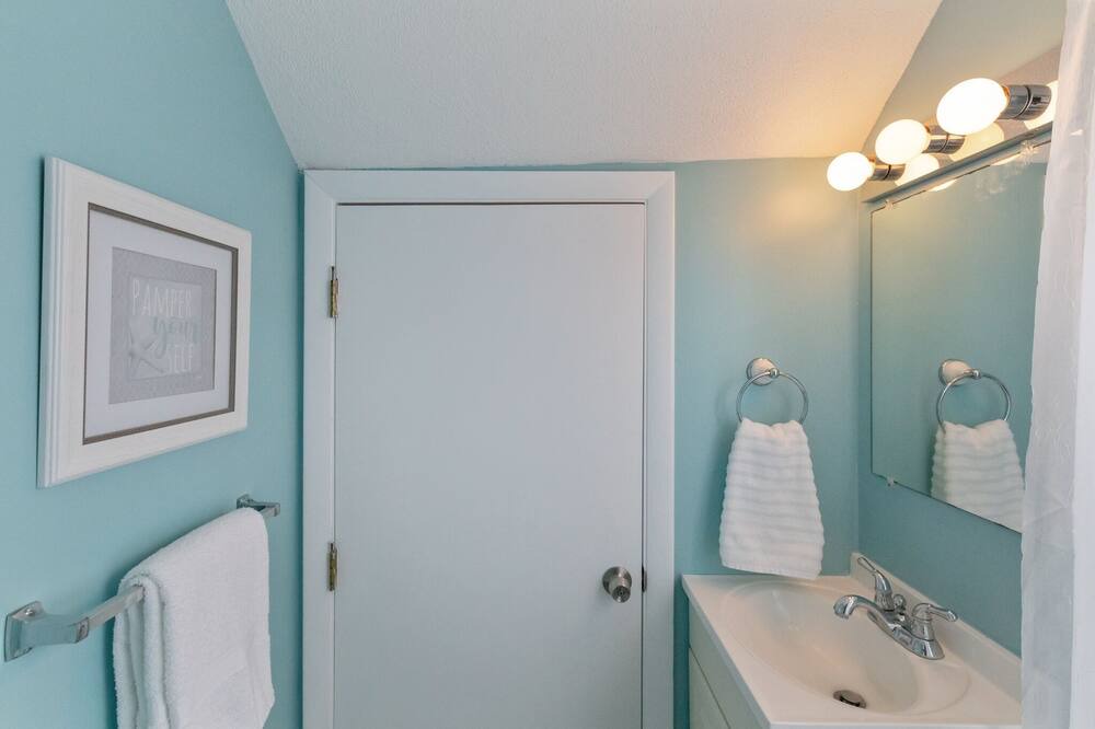 Photo of Bathroom in Bonnet Shores