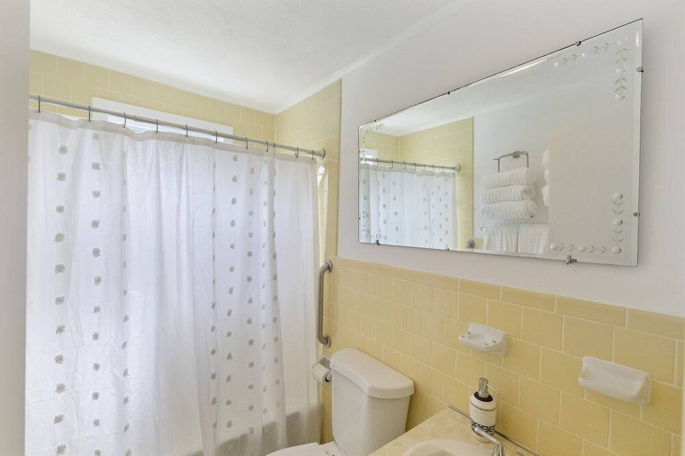 Photo of Bathroom in Bonnet Shores