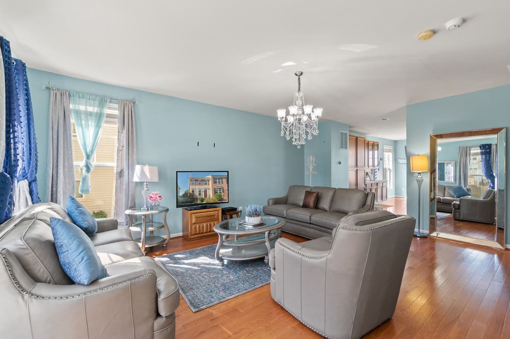 Photo of Livingroom in Bristow