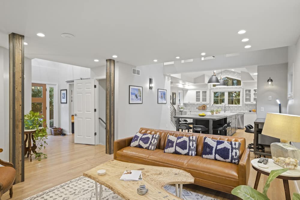 Photo of Livingroom in Central Boulder