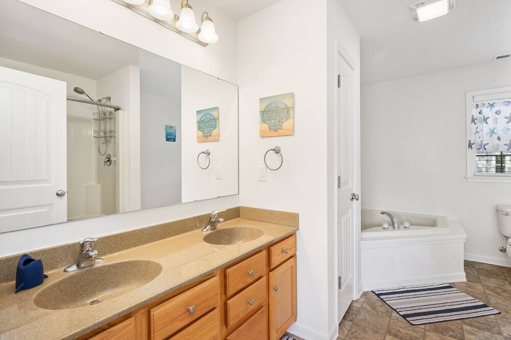 Photo of Bedroom in Piney Island
