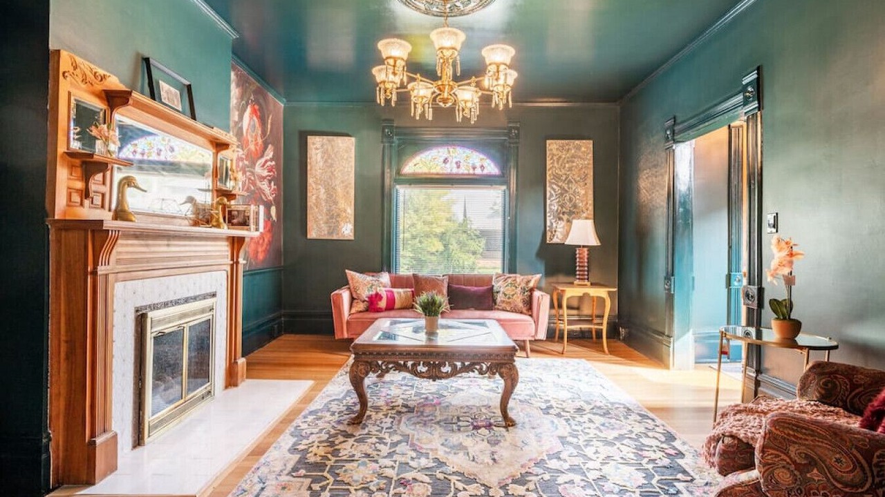 Photo of Livingroom in People's Freeway