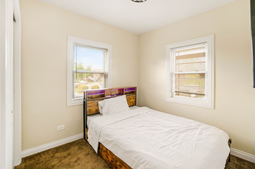 Photo of Bedroom in Blue Island
