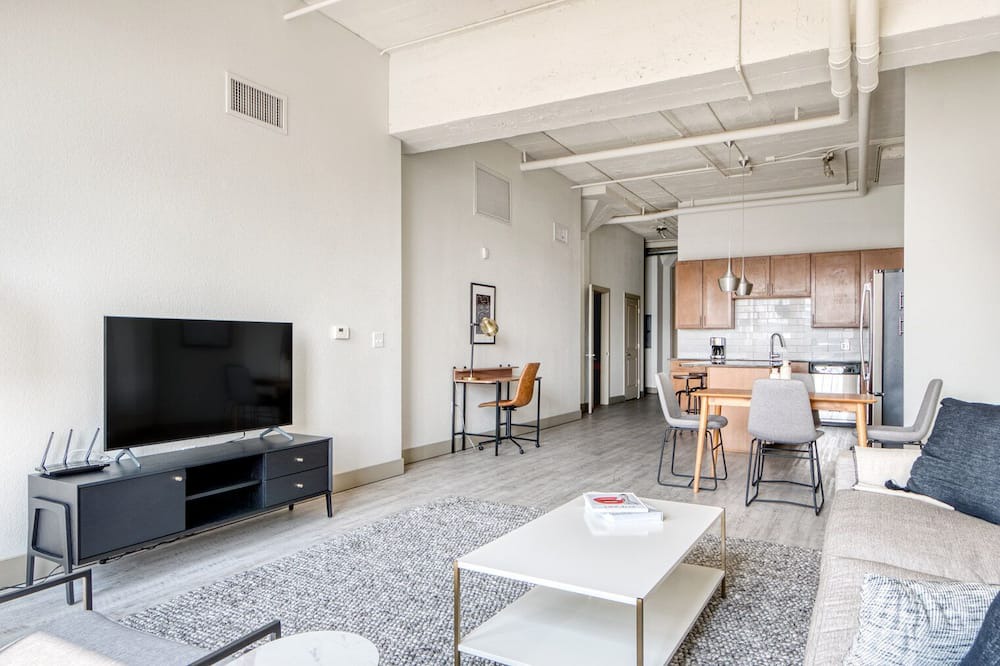 Photo of Livingroom in Ballpark