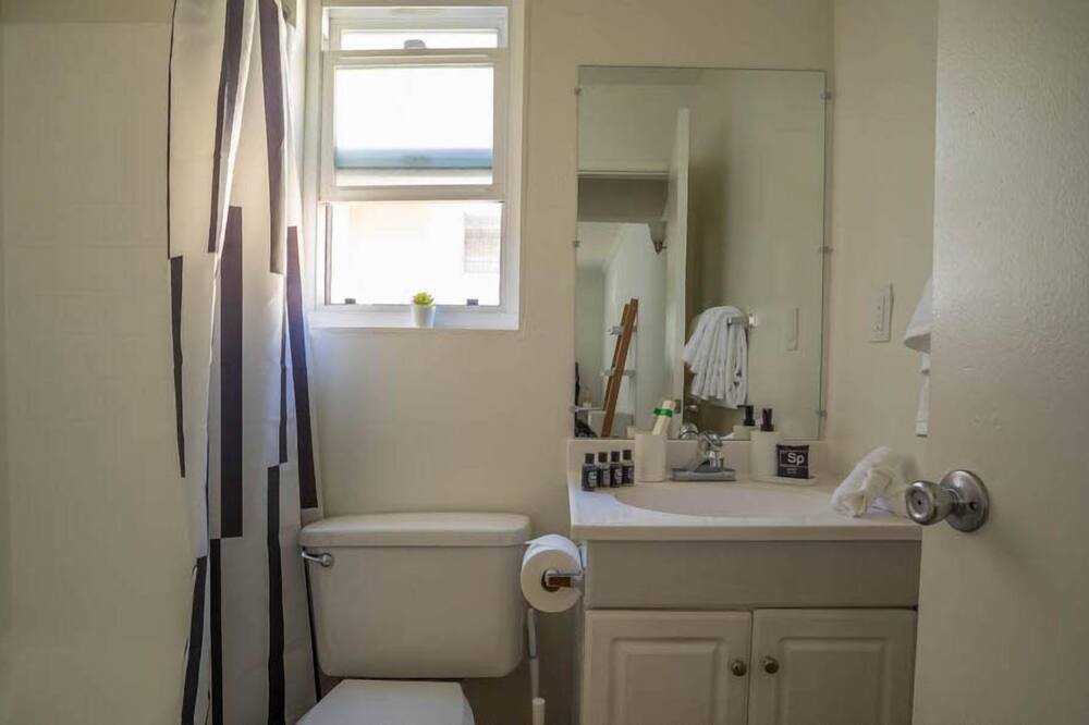 Photo of Bathroom in Los Angeles