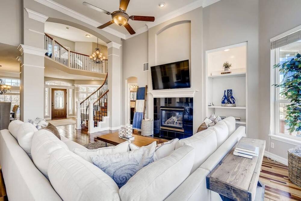 Photo of Livingroom in North Central Westminster