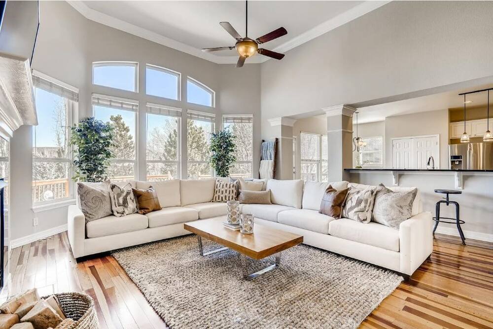 Photo of Livingroom in North Central Westminster