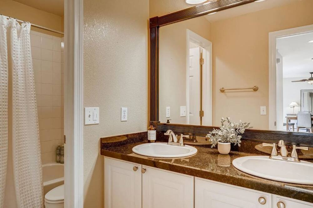 Photo of Bathroom in North Central Westminster