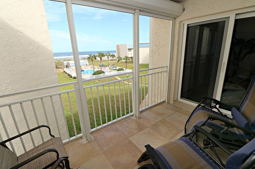 Photo of Patio Balcony in Crescent Beach