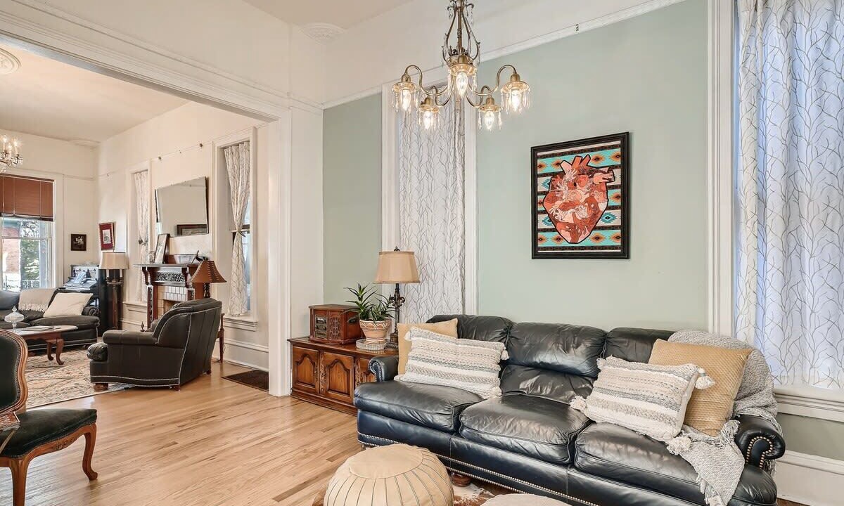 Photo of Livingroom in Five Points