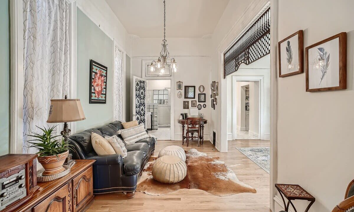 Photo of Livingroom in Five Points