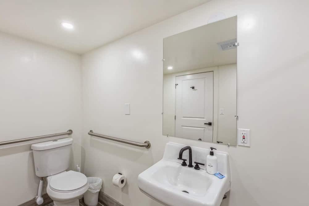 Photo of Bathroom in Beresford Park