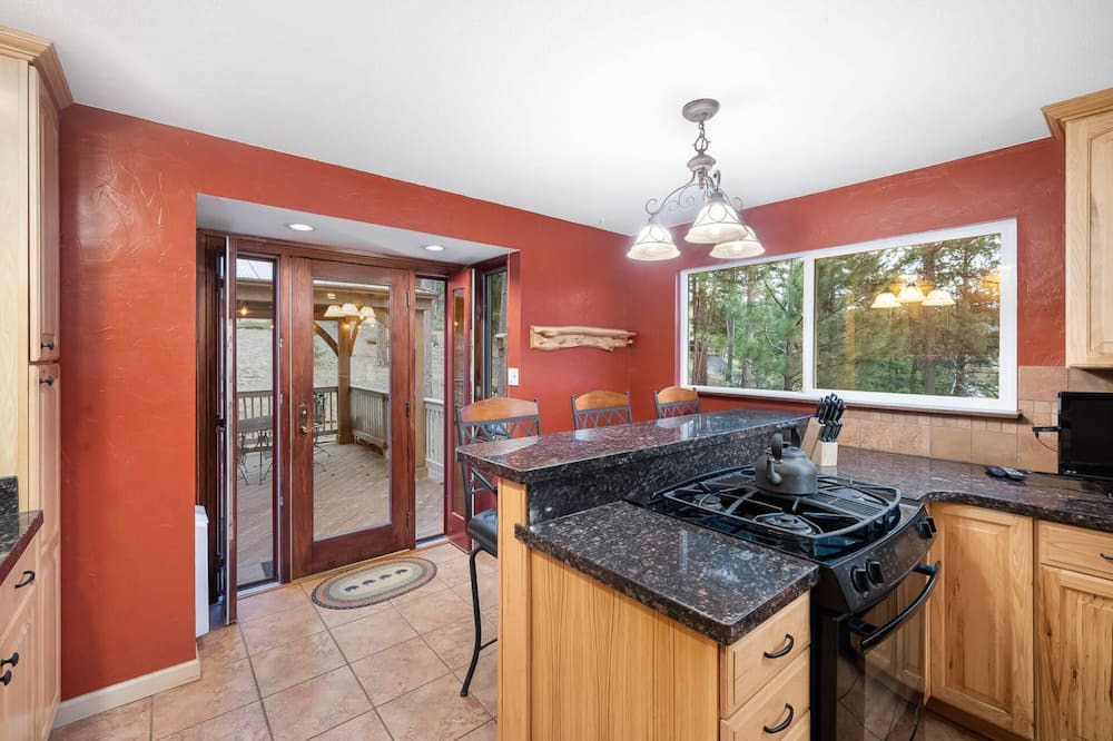 Photo of Kitchen in Evergreen Meadows