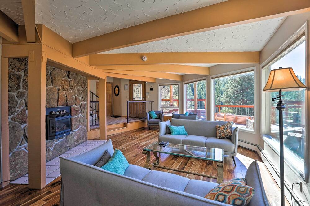 Photo of Livingroom in Evergreen