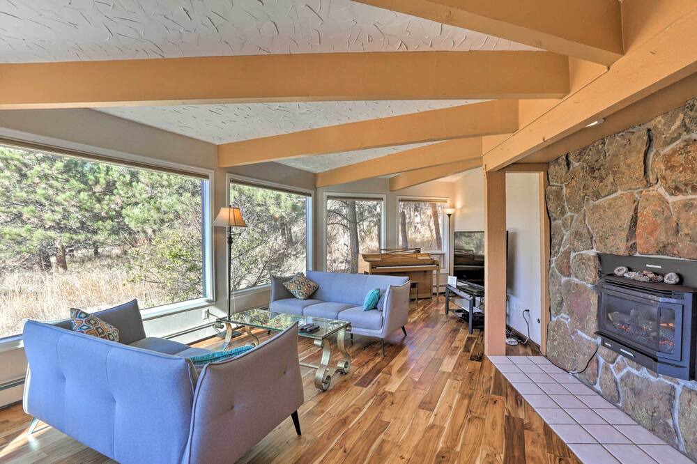Photo of Livingroom in Evergreen