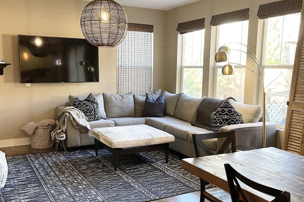 Photo of Livingroom in Parker