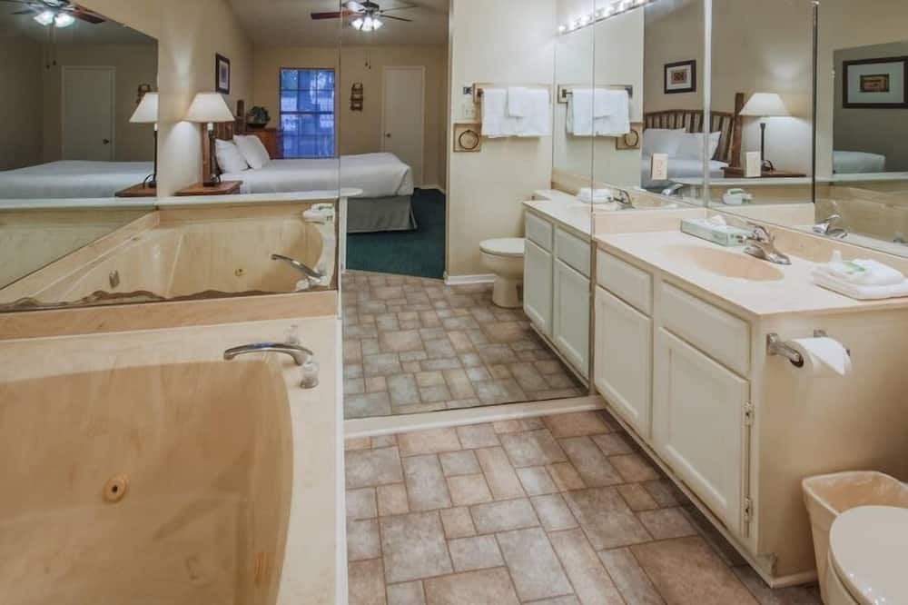Photo of Bathroom in Holly Lake Ranch