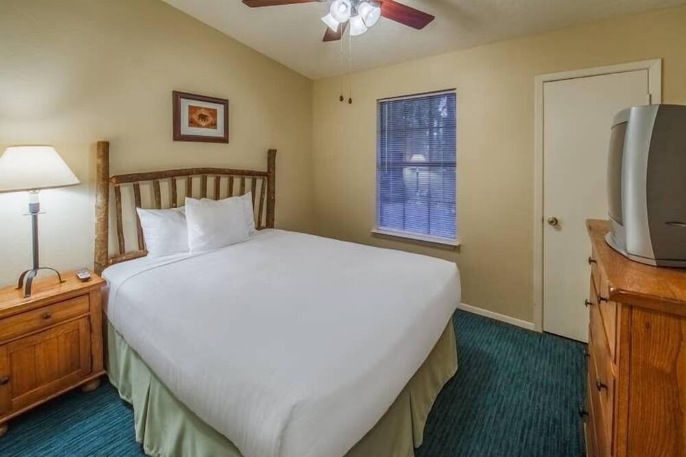 Photo of Bedroom in Holly Lake Ranch