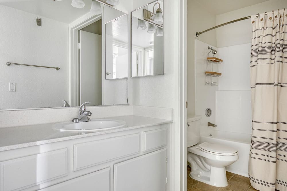 Photo of Bathroom in Los Feliz