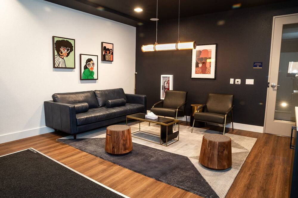 Photo of Livingroom in Five Points