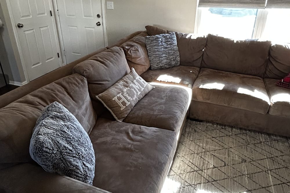 Photo of Livingroom in Ken Caryl