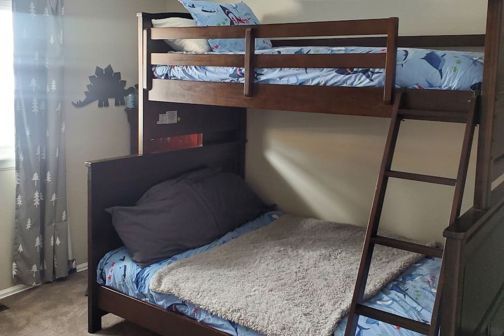 Photo of Bedroom in Ken Caryl