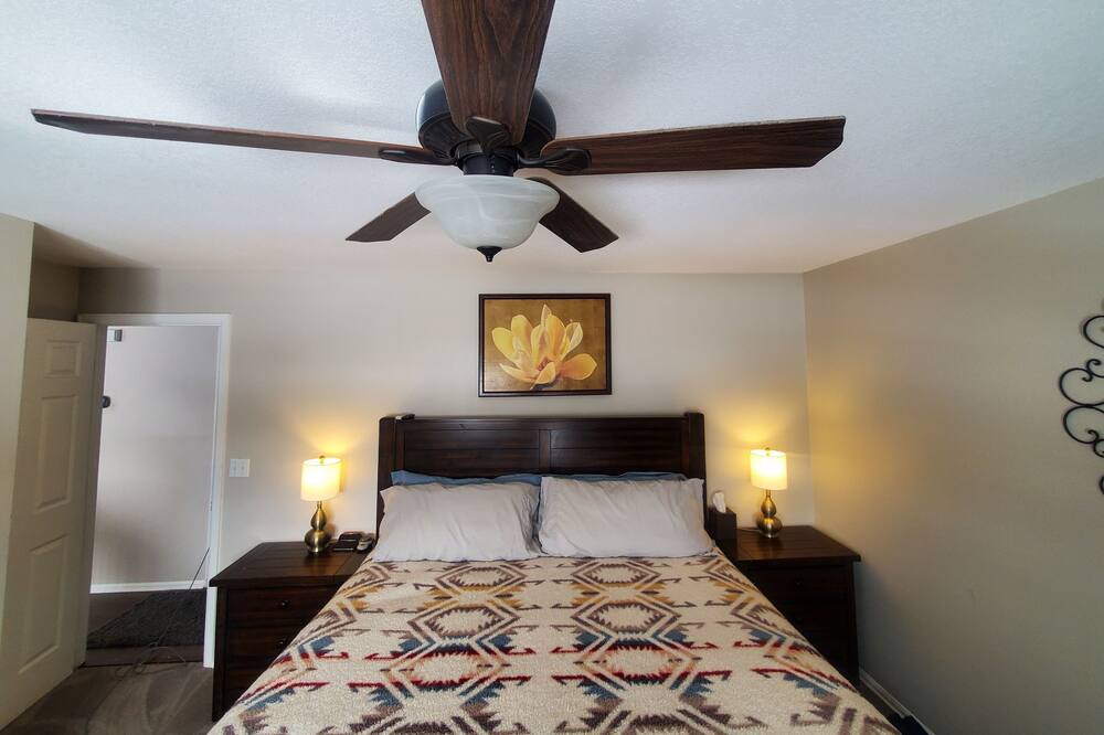 Photo of Bedroom in Ken Caryl