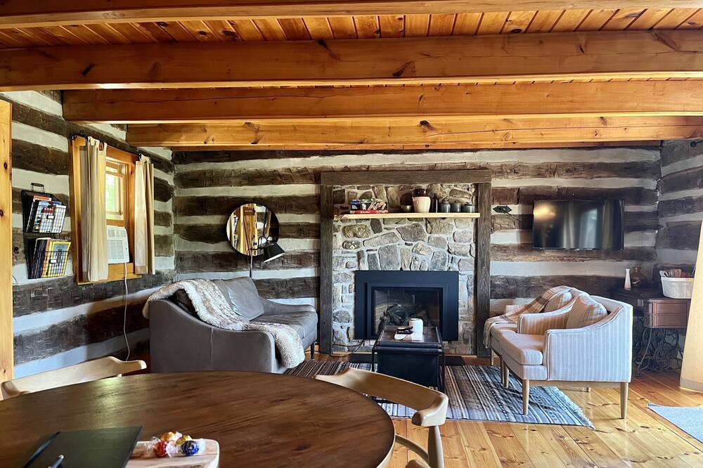 Photo of Livingroom in Wardensville