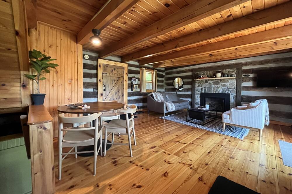 Photo of Livingroom in Wardensville