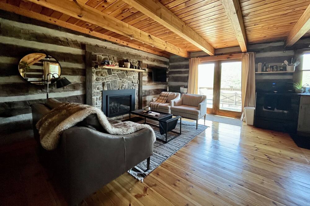 Photo of Livingroom in Wardensville
