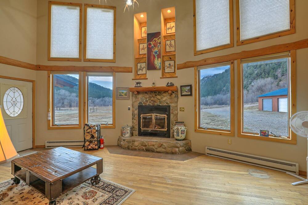 Photo of Livingroom in Canoncito
