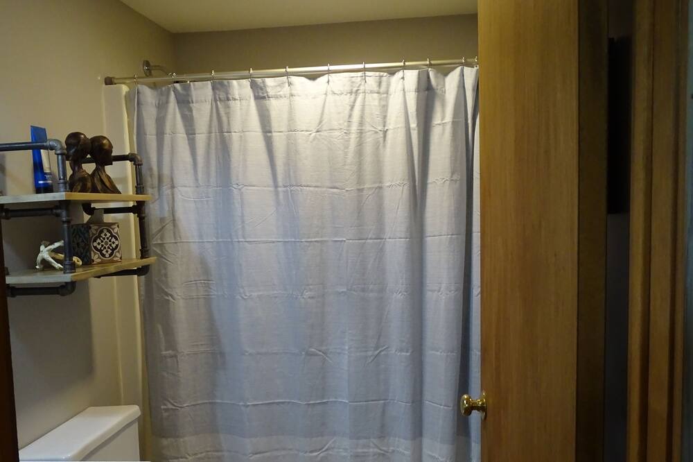 Photo of Bathroom in Brutus