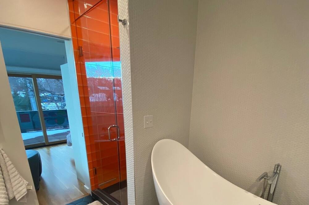 Photo of Bathroom in Old North Boulder