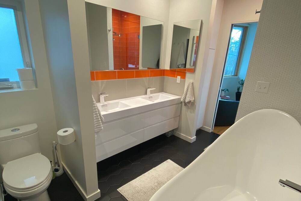 Photo of Bathroom in Old North Boulder
