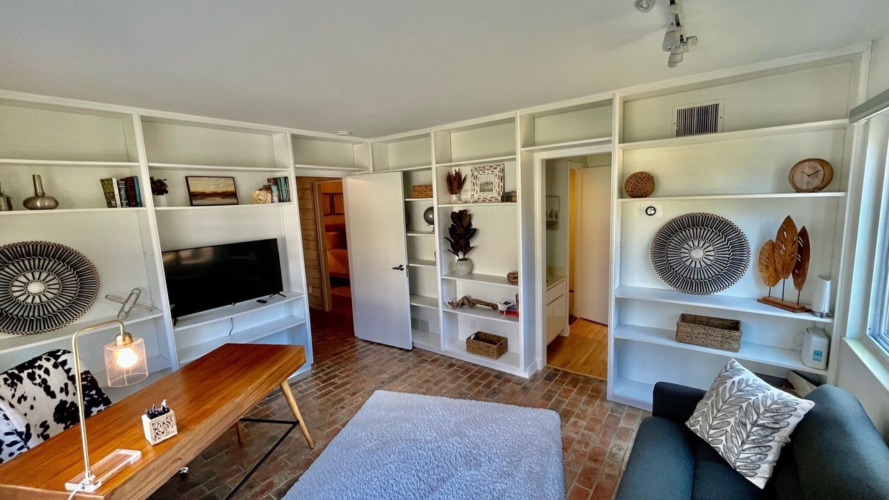 Photo of Livingroom in East Memphis