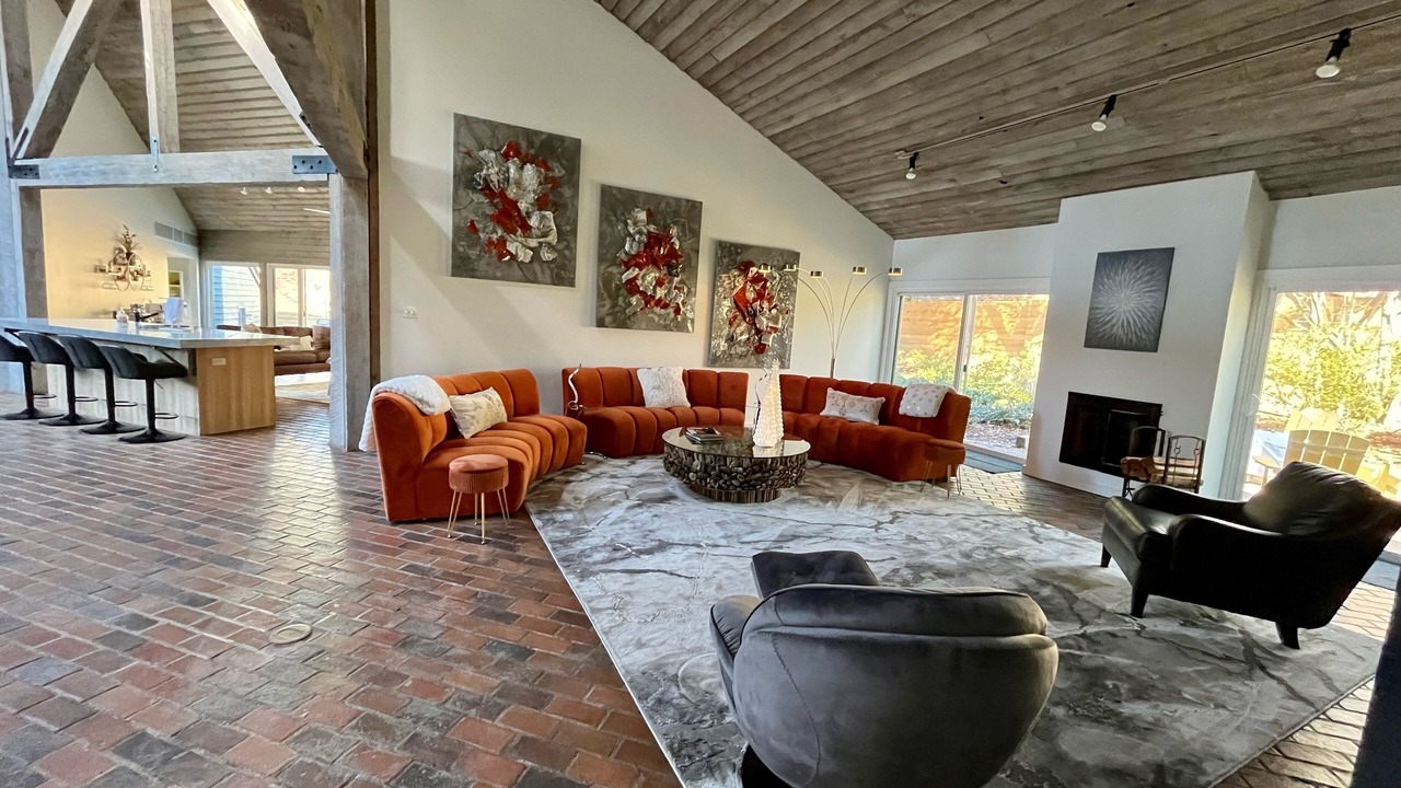 Photo of Livingroom in East Memphis